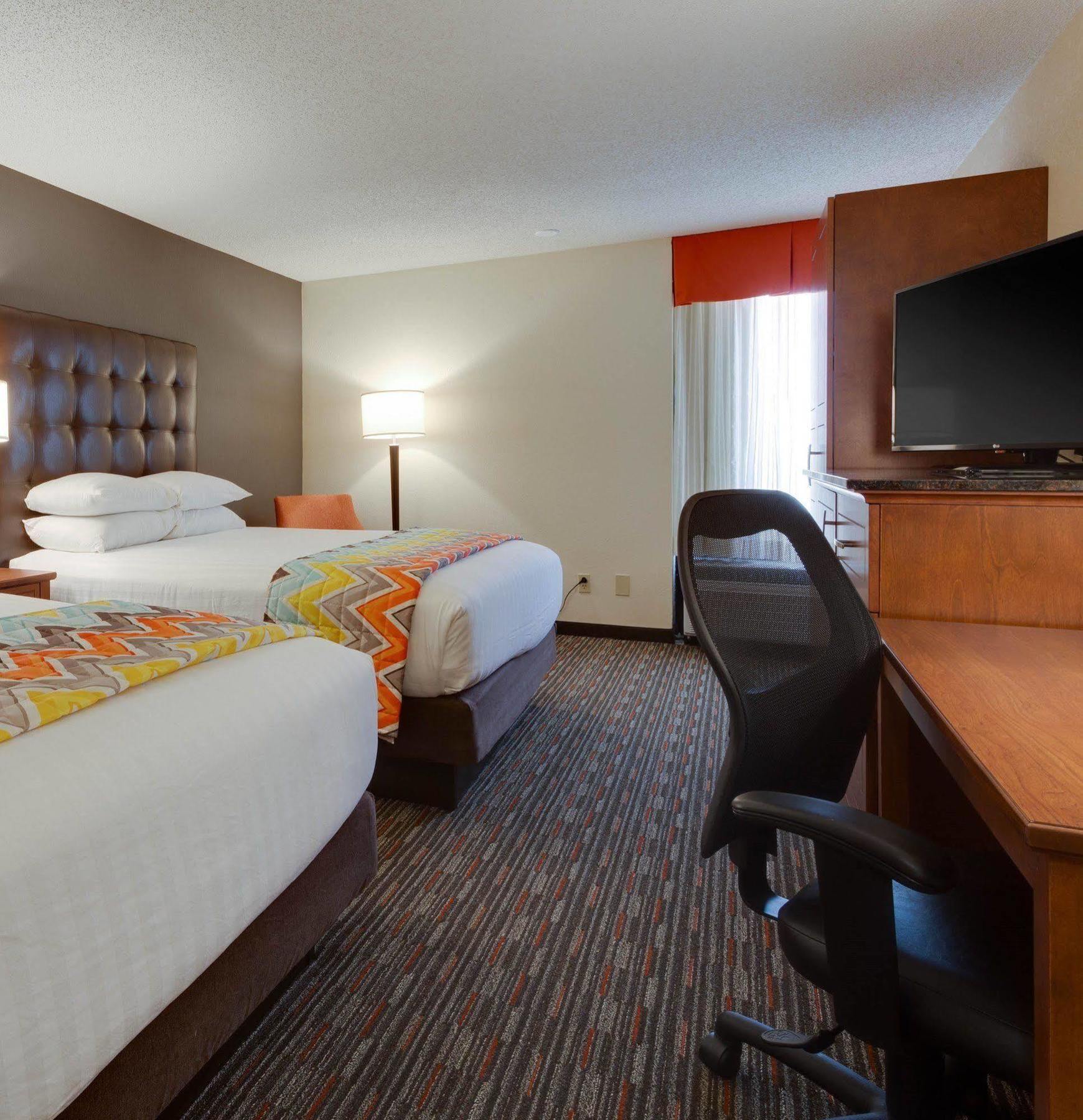 Drury Inn & Suites Columbia Stadium Boulevard Exterior foto